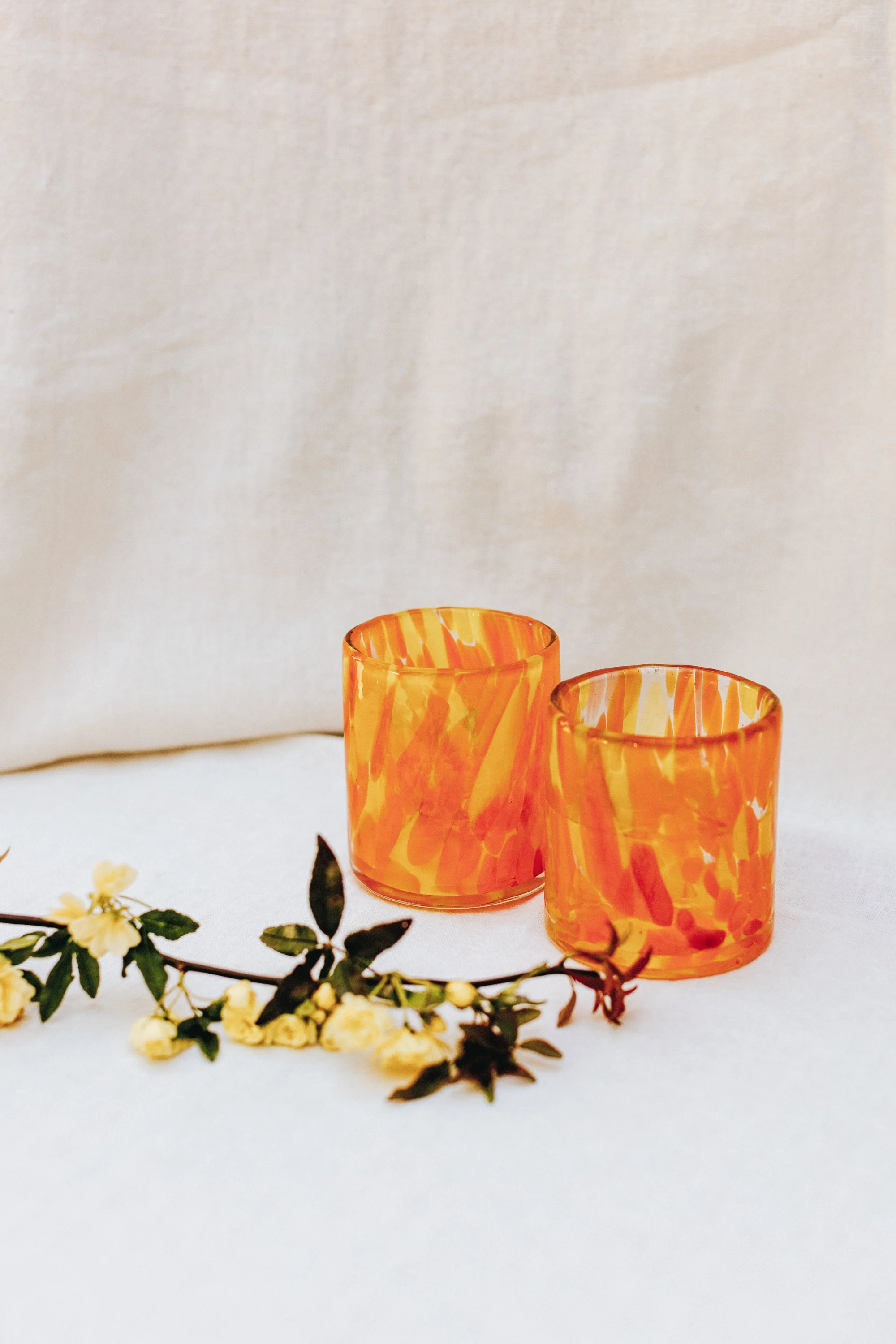 LOT DE 2 VERRES GABRIELLE ORANGE & JAUNE - Image 2