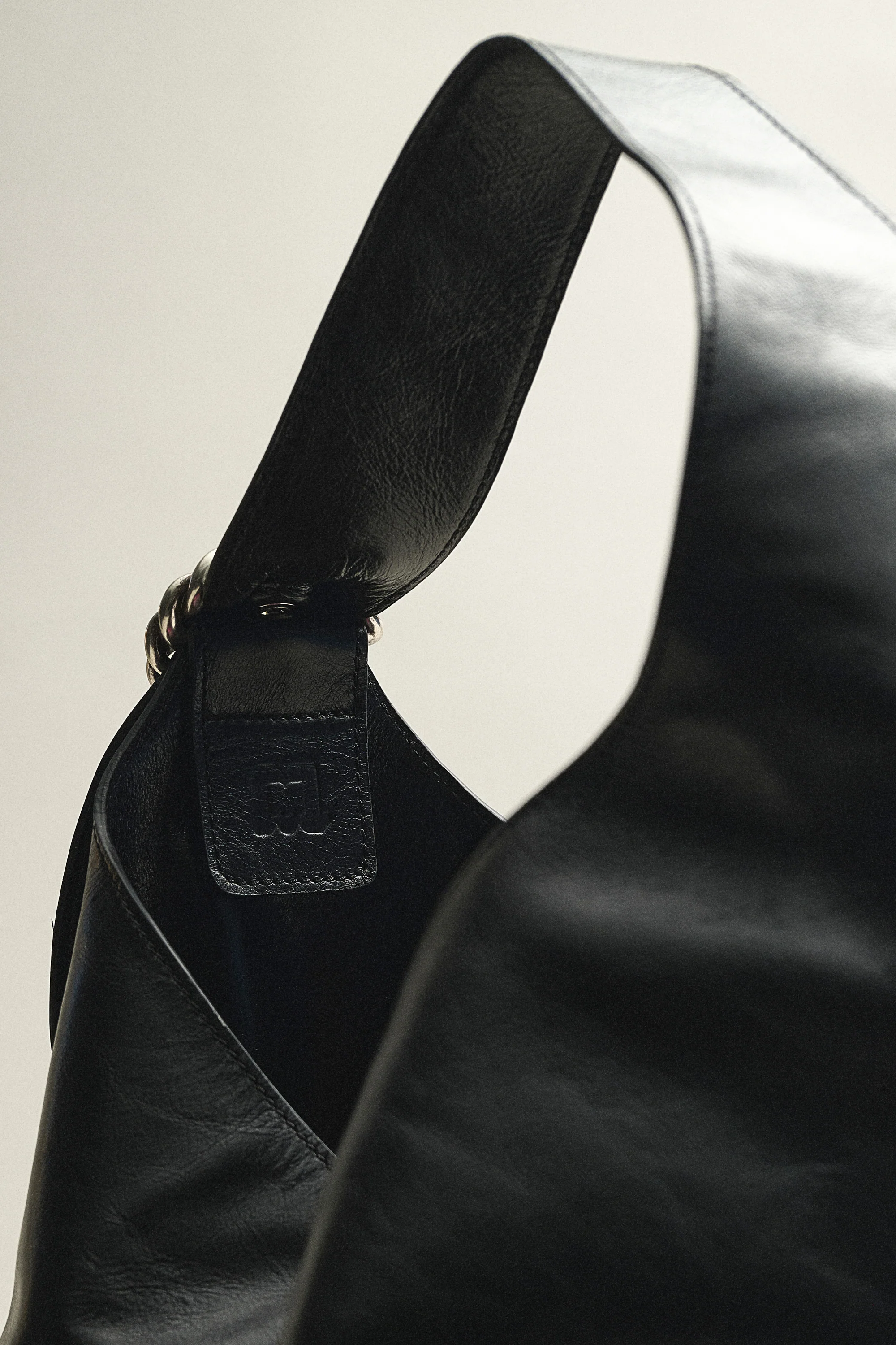 SAC GABRIEL EN CUIR NOIR - Image 5