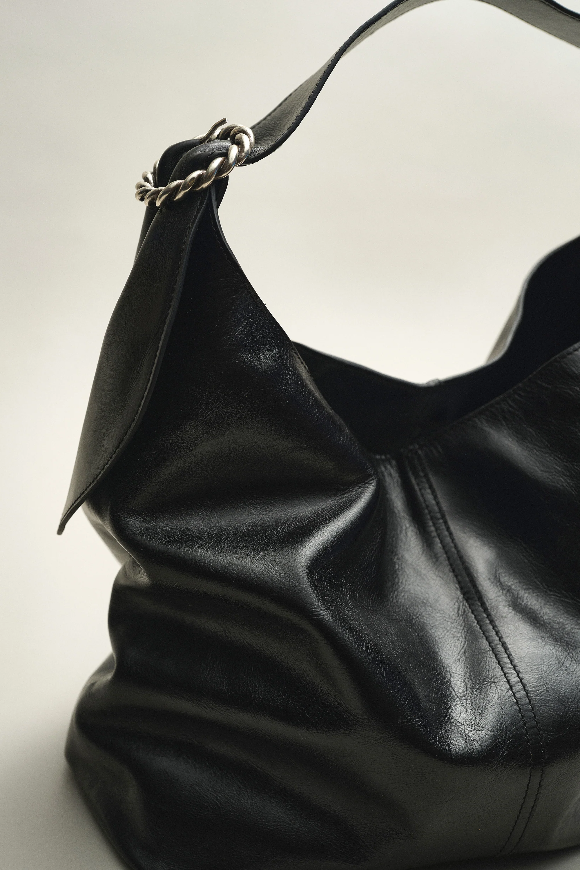 SAC GABRIEL EN CUIR NOIR - Image 6